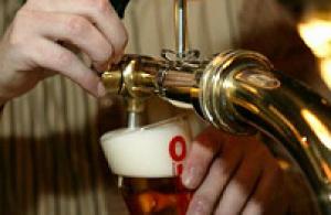 Duur Nederlands bier jaagt gasten naar Duitse kroeg